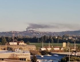 Incendio di un tetto a San Salvatore Monferrato: sul posto i Vigili del Fuoco