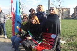 Ad Alessandria la prima panchina rossa contro la violenza sulle donne: “Un tema che riguarda tutti”