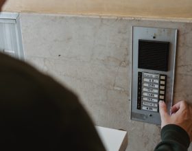 Vicini rumorosi, superbonus, bollette: l’amministratore di condominio Matteo Degiovanni risponde