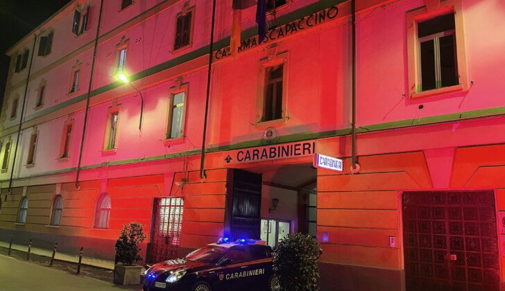 Contro la violenza sulle donne le Caserme dei Carabinieri in provincia si illuminano di arancione