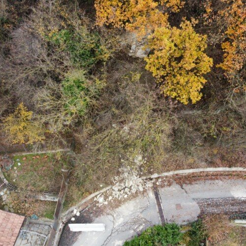 Le immagini dall’alto della frana in via Tenco ad Acqui Terme