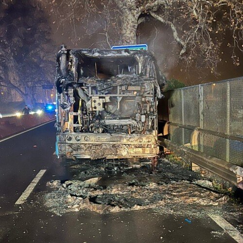 Spento l’incendio su un bus tra Spinetta e Alessandria: strada riaperta in entrambe le direzioni