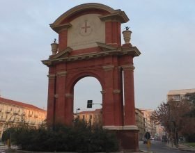 Finiti i lavori di restauro: com’è cambiato l’arco trionfale di via Dante ad Alessandria