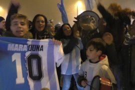 Argentina campione del Mondo, festa anche ad Alessandria. Piazza Garibaldi si tinge di “albiceleste”