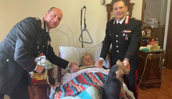 Gli auguri speciali dei Carabinieri di Acqui e Molare a un’anziana costretta a letto