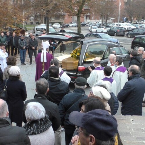 L’ultimo addio a Don Giorgio Guala, il vescovo Gallese: “Ha fatto della sua vita un dono”