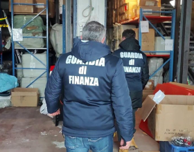 Cinture contraffatte spacciate per “vera pelle”. Sequestrati mille pezzi tra Milano e Pescara