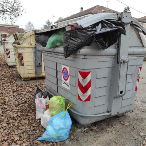 “Servono fototrappole”: a Cantalupo cittadini “esasperati” da chi porta rifiuti da fuori Alessandria