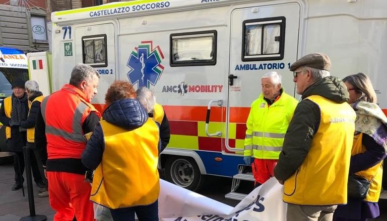 In piazzetta della Lega contro il diabete: oltre 200 persone aiutate dai Lions e Castellazzo Soccorso