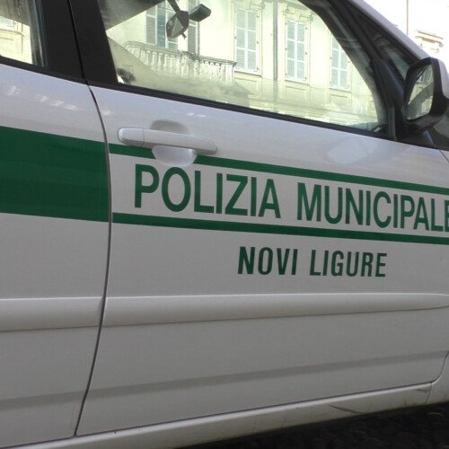 Aggredita una donna in via Verdi a Novi Ligure: indaga la Polizia Locale