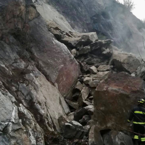 Varese: frana il costone di una montagna a Luino, evacuate 11 famiglie