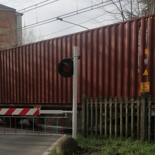 Ripartito il treno merci a Ovada: circolazione ripristinata in corso Saracco e sulla provinciale