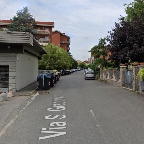 Tolti i bidoni in via San Giacomo: “Ora si deve attraversare via Casalcermelli per buttare la spazzatura”