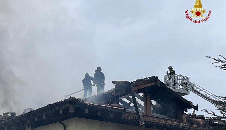 Incendio tetto a Mornese: distrutti 200 metri quadri di copertura