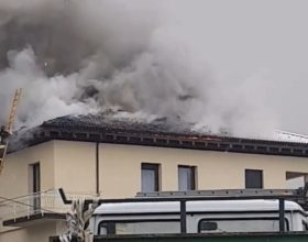 Grosso incendio di un tetto a Mornese