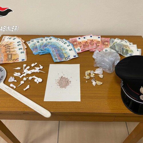 Controlli a Tortona: arrestato spacciatore con 28 dosi di cocaina ed eroina