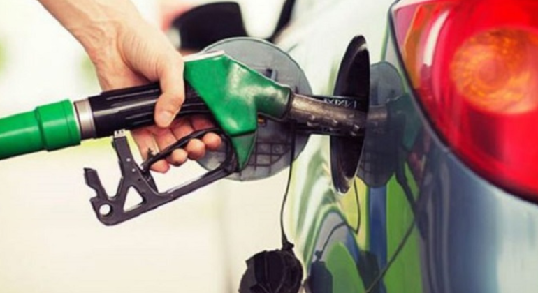 Rialzo benzina: prezzi ai massimi da fine luglio 2022