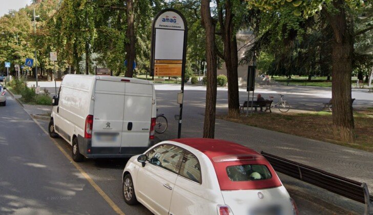 Fermate bus, accordo bipartisan su barriere architettoniche. Assessore Serra: “Già tolte davanti al Tribunale”