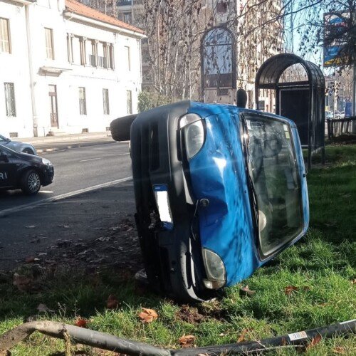 Altra auto cappottata: incidente in spalto Borgoglio ad Alessandria