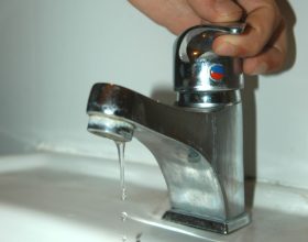 Tubo rotto durante i lavori: manca l’acqua a Cantalupo, Cabanette, Villa del Foro e Casalbagliano