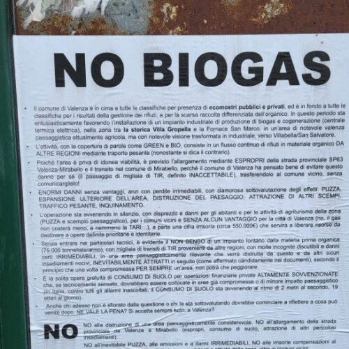 Comitato “no biogas” tappezza di manifesti la città: “Contrari ai vecchi modi di fare politica”