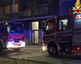 Milano, a fuoco una palazzina in Viale Teodorico