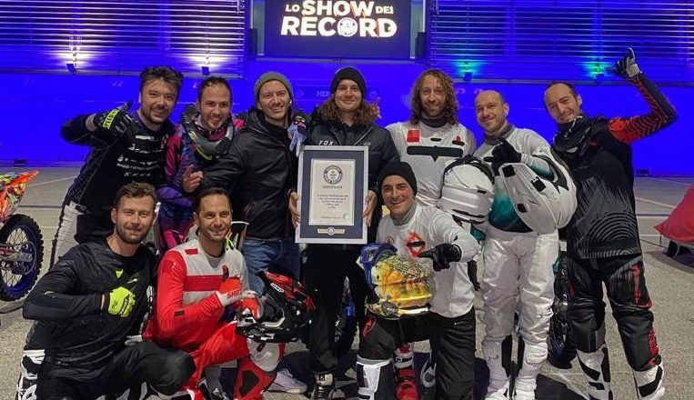 Un pilota vignolese nel libro dei Guinness World Records: su Canale 5 le acrobazie dei Riot Riders
