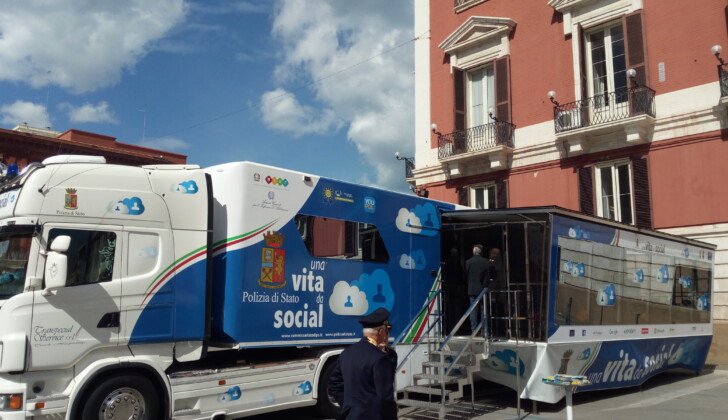 Ad Alessandria il primo marzo il Truck della polizia per la campagna “Una vita da Social”