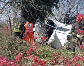 Auto esce di strada a Lobbi: conducente ricoverato in codice rosso