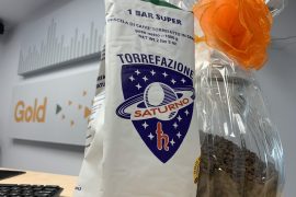 Parte oggi il gioco “Chicchiquiz”: indovina quanti chicchi di caffè ci sono in un chilo di Caffè Saturno