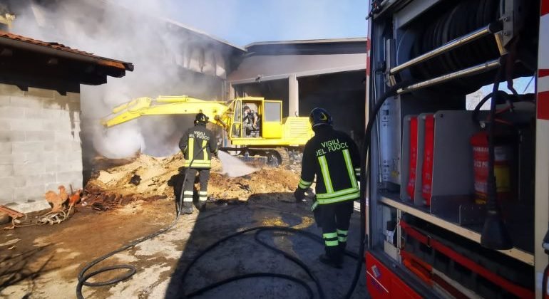 Dopo le fiamme la solidarietà: Carpeneto in soccorso dell’azienda distrutta dal fuoco