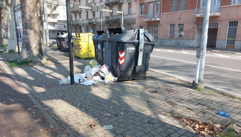 Ad Alessandria la raccolta rifiuti dei volontari di Plastic Free vicino alla stazione