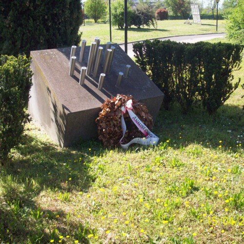 Monumento per i caduti dell’Alluvione dimenticato: “Un amaro spettacolo”