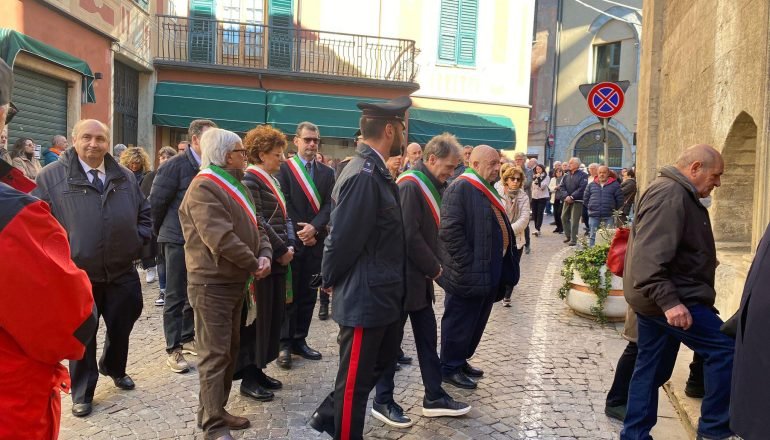 A Gavi l’ultimo saluto all’ex parroco Don Gianni Pertica: proclamato il lutto cittadino