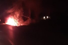 Auto ribaltata in un campo e in fiamme nell’Ovadese: nessun ferito