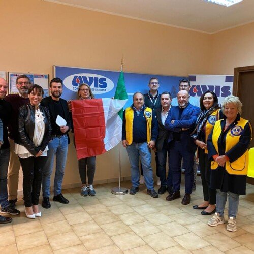 Il Lions Club Bosco Marengo Santa Croce dona il Tricolore all’Avis di Alessandria
