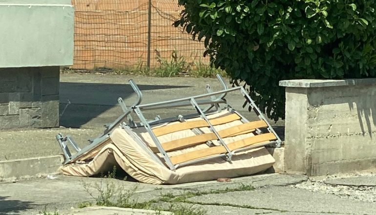 Rifiuti, Alessandria tra degrado e inciviltà. Amag Ambiente: “Più telecamere e campagna informativa”