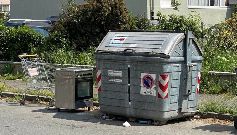 Rifiuti, Alessandria tra degrado e inciviltà. Amag Ambiente: “Più telecamere e campagna informativa”