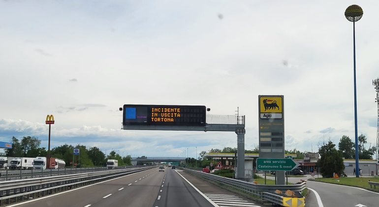 Incidente in autostrada a Tortona: code verso Alessandria