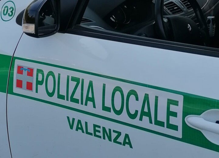 Seguono commerciante orafo per rapinarlo. L’uomo se ne accorge e la Polizia Locale costringe alla fuga i malviventi