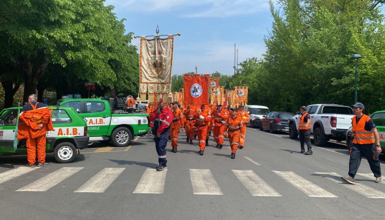 Il raduno dei Volontari Antincendi Boschivi del Piemonte tinge di arancione la città di Acqui
