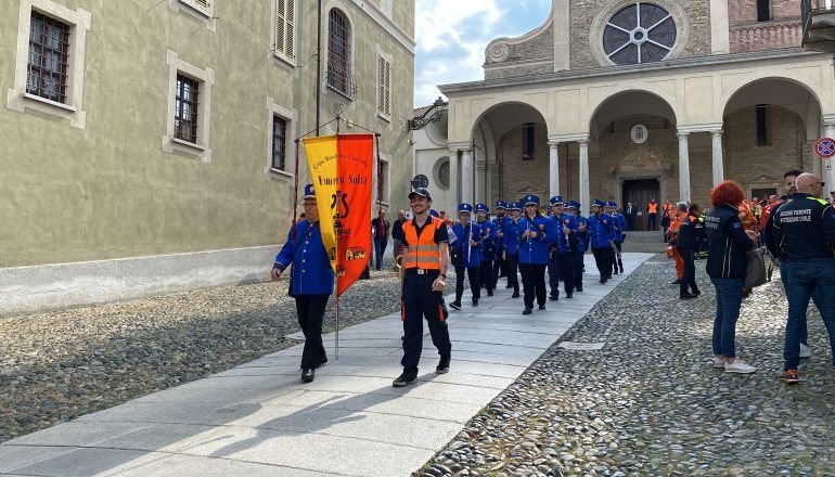 Il raduno dei Volontari Antincendi Boschivi del Piemonte tinge di arancione la città di Acqui