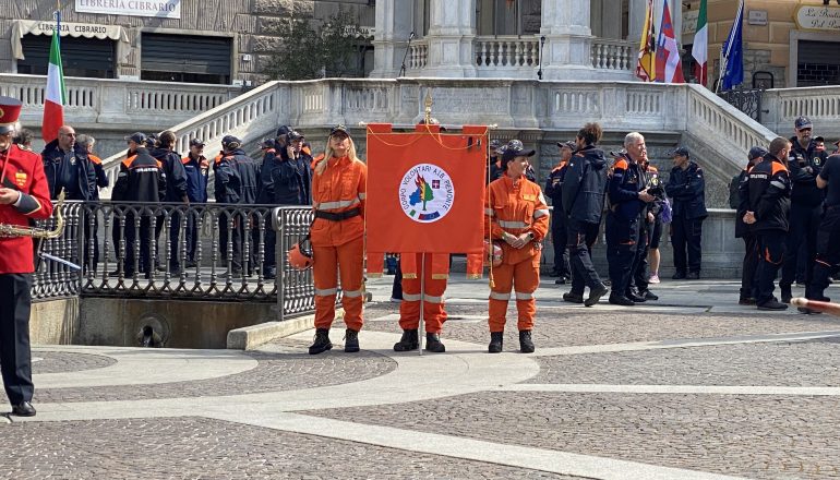 Il raduno dei Volontari Antincendi Boschivi del Piemonte tinge di arancione la città di Acqui