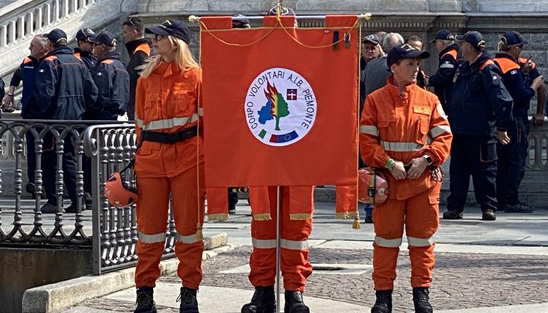 Il raduno dei Volontari Antincendi Boschivi del Piemonte tinge di arancione la città di Acqui