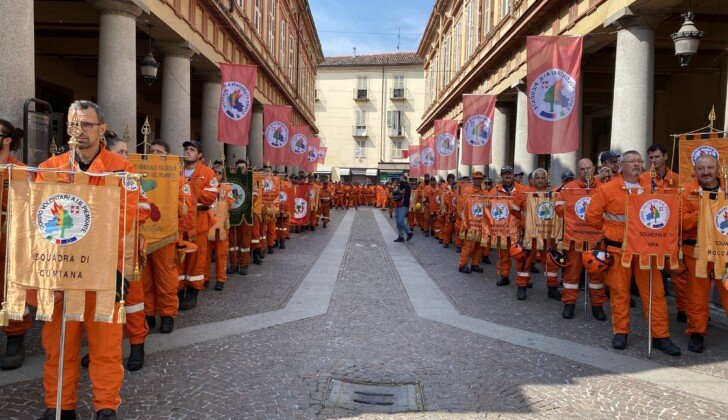 Il raduno dei Volontari Antincendi Boschivi del Piemonte tinge di arancione la città di Acqui