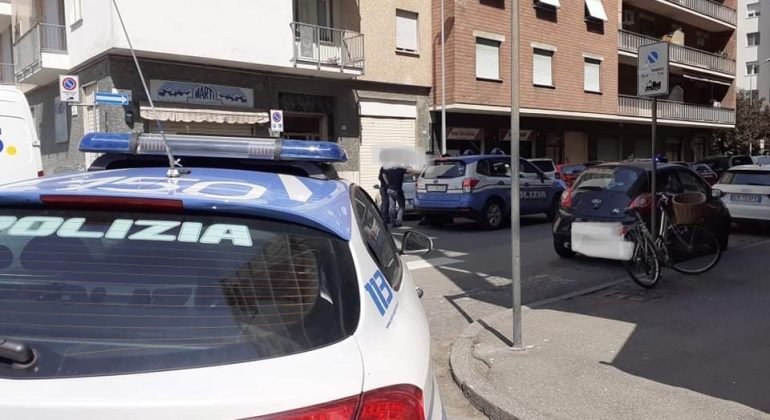 Lite col machete in pugno in via Tortona ad Alessandria: Polizia sul posto