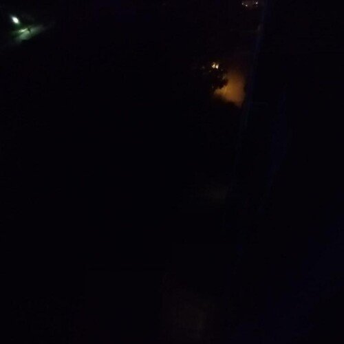 Un residente in via De Gasperi: “Da giorni quattro lampioni restano spenti ma nessuno interviene”