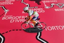 Giro d’Italia: a Tortona un’esplosione di entusiasmo con l’arrivo dei corridori