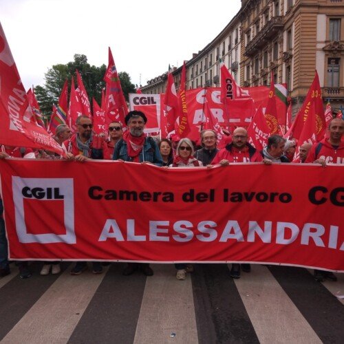 A Milano anche le delegazioni provinciali di Cgil, Cisl e Uil in piazza: “Il Governo ascolti la voce del lavoro”