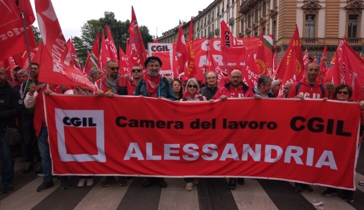 A Milano anche le delegazioni provinciali di Cgil, Cisl e Uil in piazza: “Il Governo ascolti la voce del lavoro”